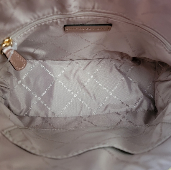 Michael Kors Cindy LG Crossbody Pink - Picture 3 of 6